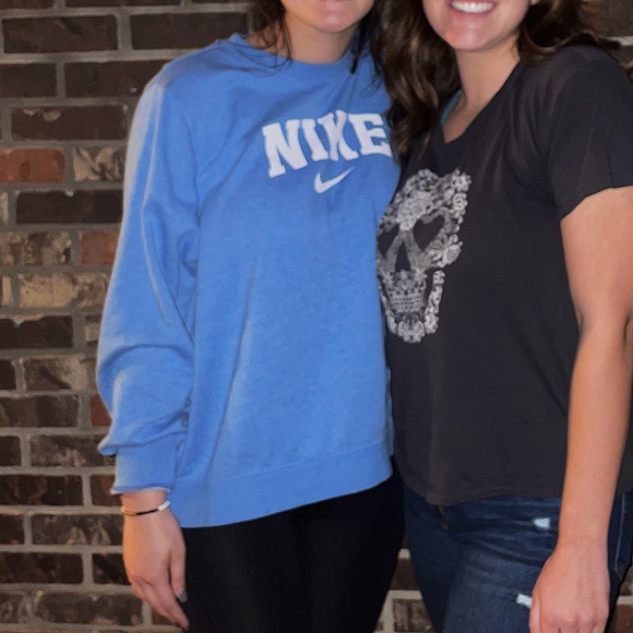 Nike Sweatshirt - Picture 2 of 3